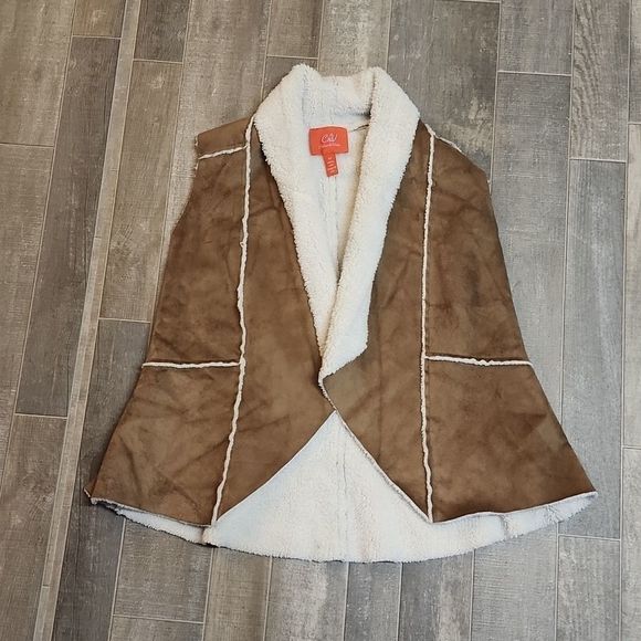 Faux Suade and shearling vest - Picture 1 of 9